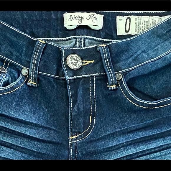 *SOLD* New Indigo Rein crop Stretch Jeans - Picture 4 of 8